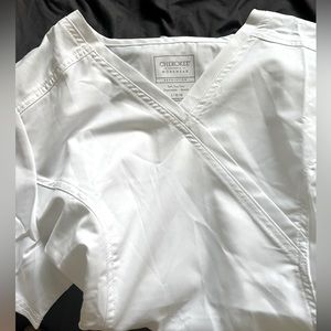 Cherokee White Scrub Top Size Large